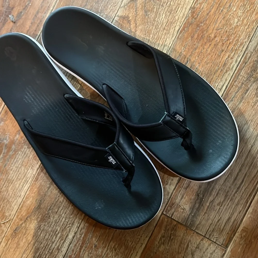 NIKE Women’s Black & White Sport Flip-Flops